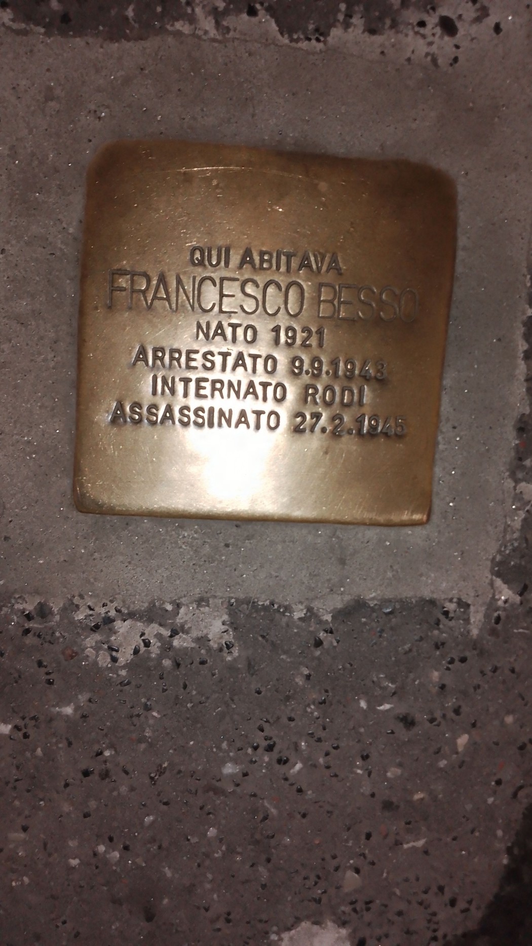 Pietra d'inciampo dedicata a Francesco Besso, commemorativa della sua vita e persecuzione.