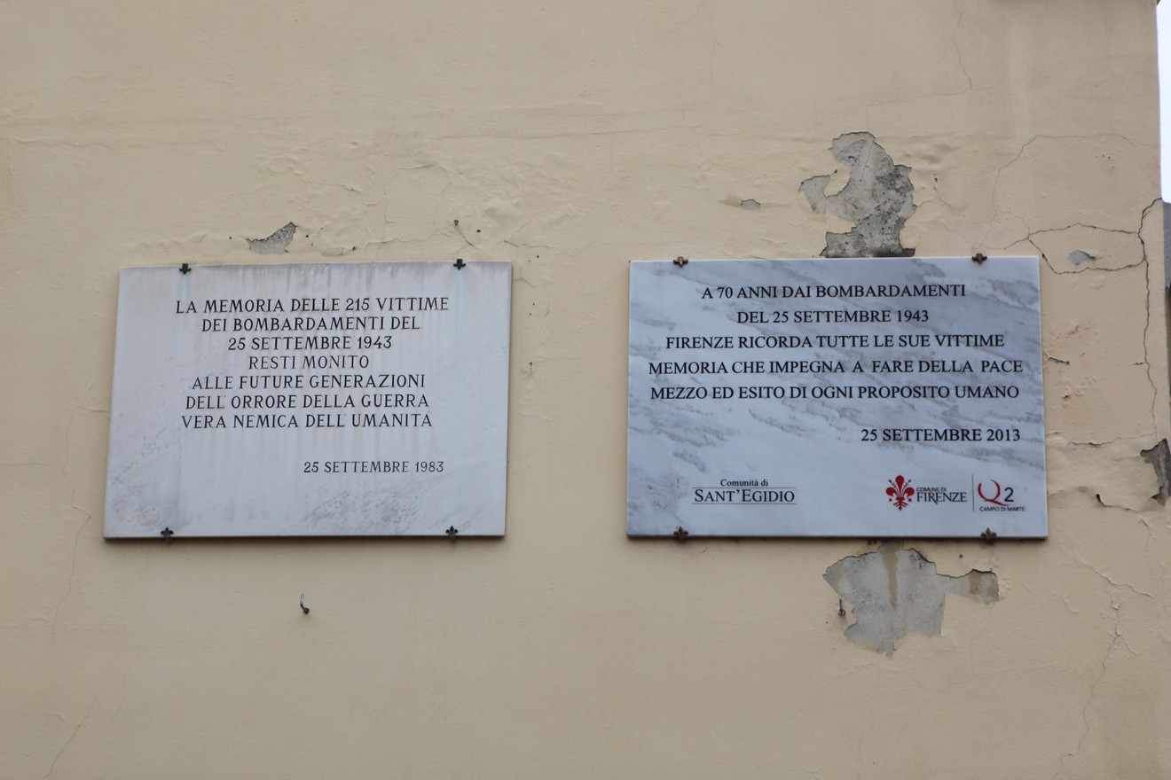 Lapidi commemorative delle vittime dei bombardamenti a Campo di Marte, Firenze, 25 settembre 1944.