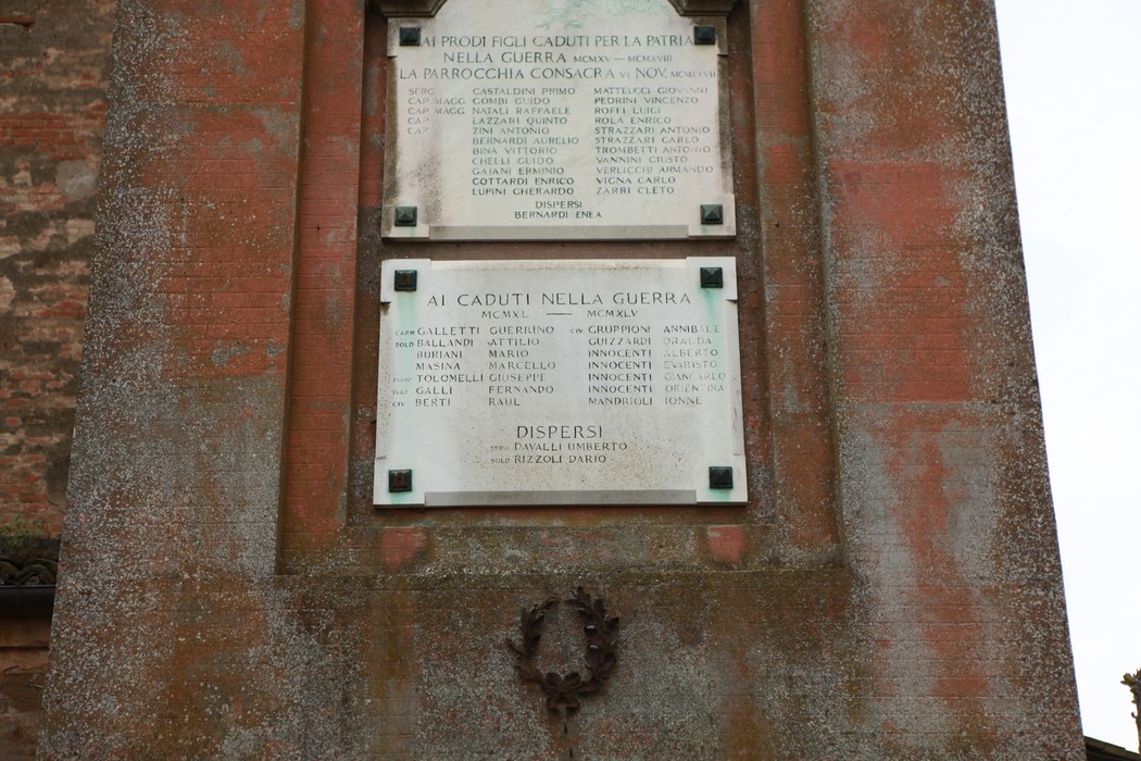 Lapide commemorativa ai caduti di Calamosco, dedicata ai soldati della parrocchia.