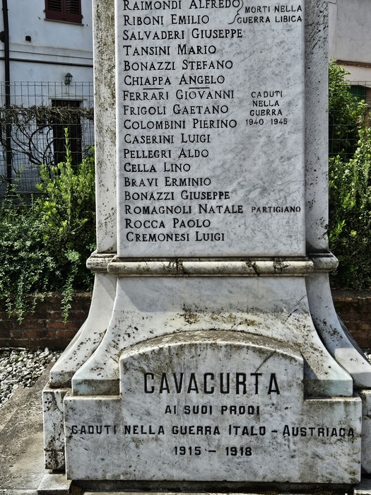 Monumento ai Caduti di Cavacurta, commemorazione dei soldati della guerra 1915-1918 e della guerra libica.