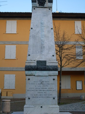 Monumento ai Caduti di Ciano d'Enza, commemorazione dei soldati morti durante le guerre.