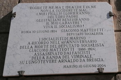 Lapide commemorativa di Giacomo Matteotti, onore al deputato socialista assassinato dai fascisti nel 1924.
