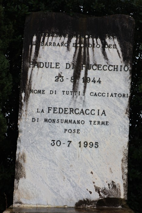 Monumento commemorativo alle vittime dell'eccidio del Padule di Fucecchio, eretto nel 1995.