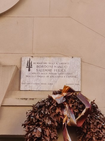 Monumento ai martiri della libertà Bordoni e Salemme, dedicato ai caduti alle Fosse Ardeatine. Maggio 1946.
