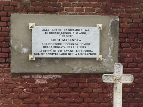 Tomba di Luigi Malandra, agricoltore ucciso nel 1944, commemorata nella città di Vigevano.