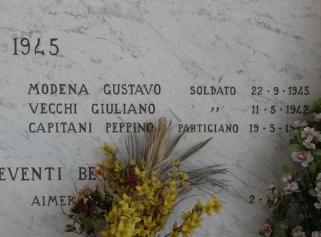 Monumento ai caduti di Redavalle, commemorazione dei soldati e partigiani locali.
