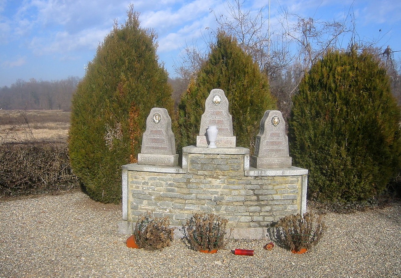 Monumento ai caduti partigiani, commemorazione e omaggio a chi ha combattuto per la libertà.