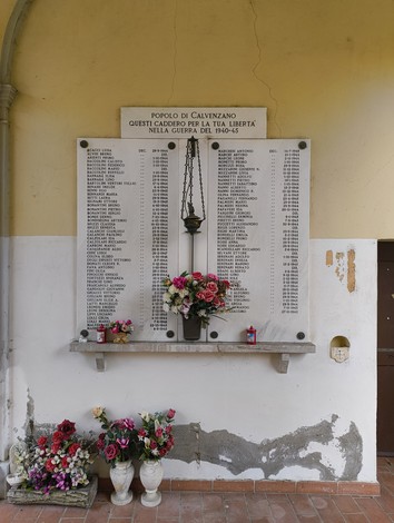 Lapide commemorativa ai caduti per la libertà di Calvenzano nella guerra del 1940-45.