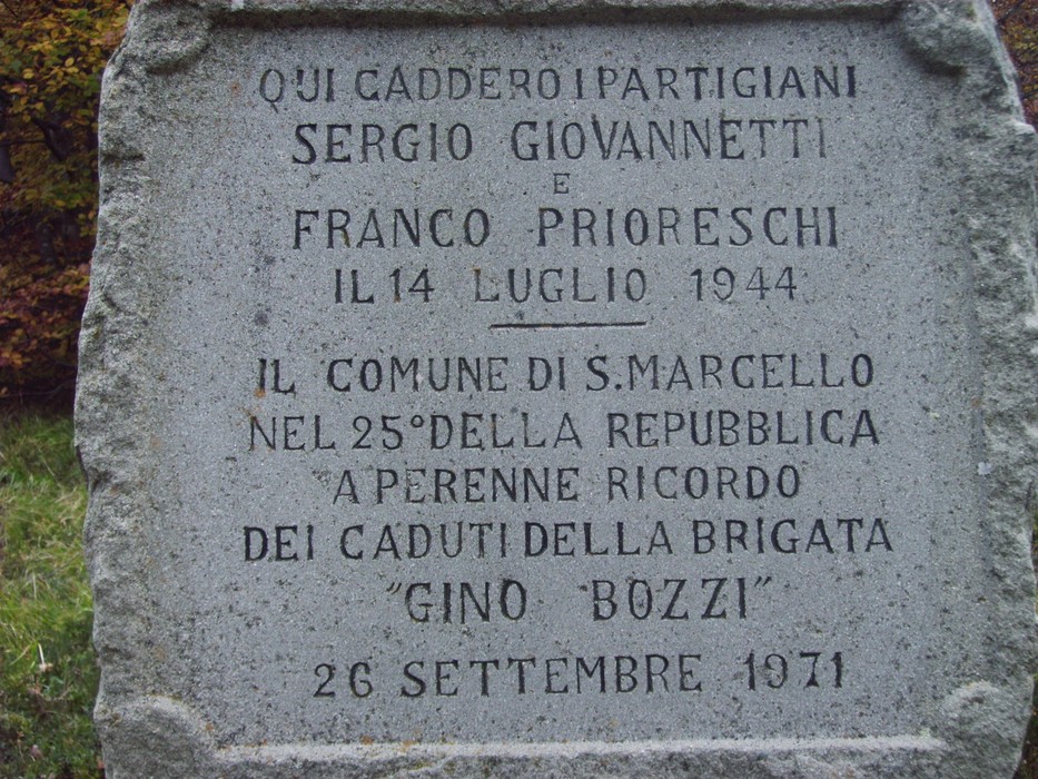 Cippo commemorativo per i partigiani Giovannetti e Prioreschi, caduti il 14 luglio 1944. Ricordo della Brigata "Gino Bozzi".