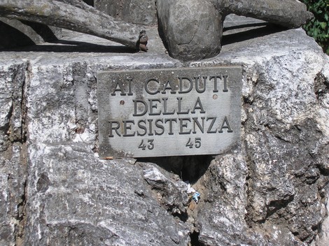 Monumento alla Resistenza, dedicato ai caduti della lotta per la libertà e i diritti fondamentali.
