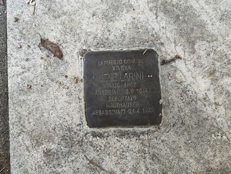 Pietra d'inciampo dedicata a Gene Laini, vittima della deportazione e dell'olocausto.