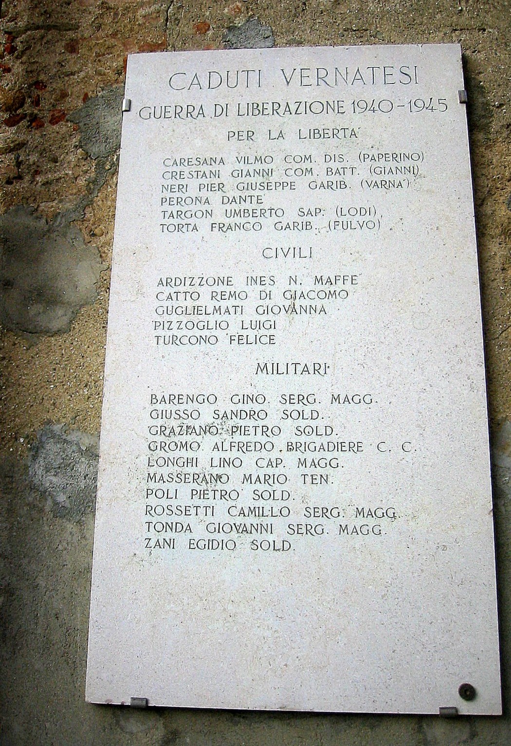 Lapide commemorativa ai caduti di Vernato nella Guerra di Liberazione 1940-1945, in memoria dei suoi eroi.