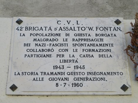 Lapide commemorativa dedicata alla Resistenza, con riferimento alla Brigata d'Assalto W. Fontan, 1943-1945.