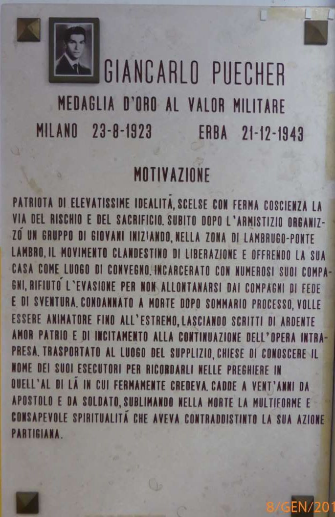 Lapide commemorativa dedicata a Giancarlo Puecher, Medaglia d'Oro al Valor Militare, in onore del suo sacrificio.
