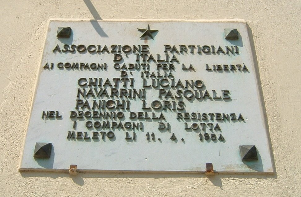 Lapide commemorativa dedicata ai partigiani caduti per la libertà, situata a Melito di Napoli.
