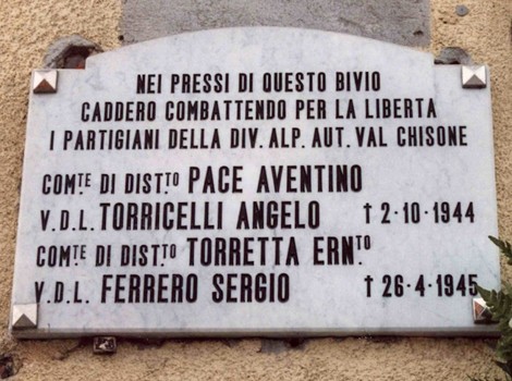 Lapide commemorativa dedicata ai partigiani Pace, Torricelli, Torretta e Ferrero, caduti per la libertà.