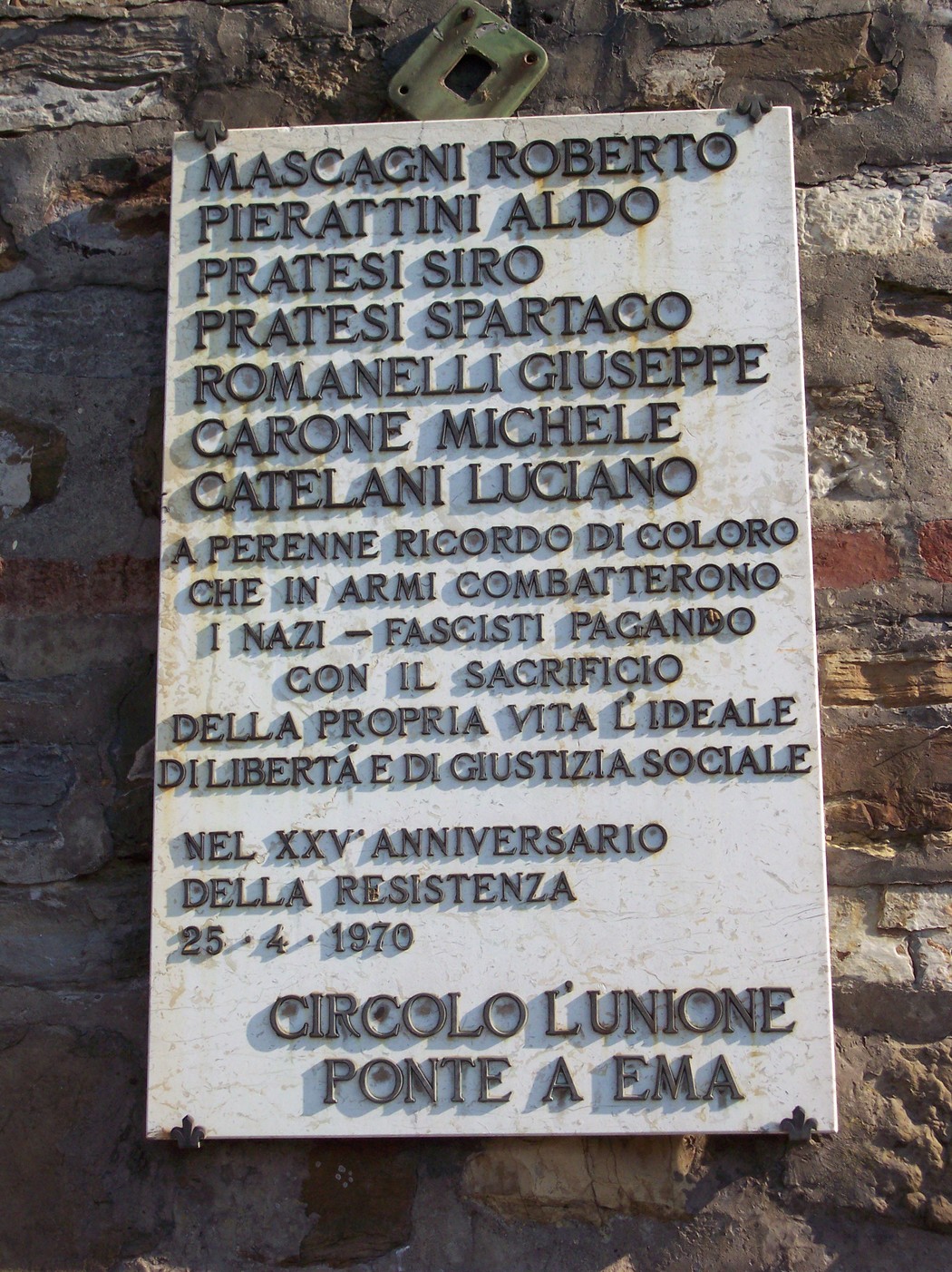 Lapide commemorativa ai caduti di Pian d'Albero a Ponte a Ema, dedicata a coloro che hanno sacrificato la vita.