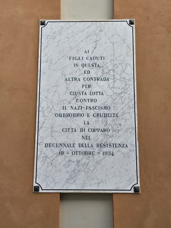 Lapidi commemorative dedicate ai partigiani caduti nella lotta contro il nazifascismo a Copparo.