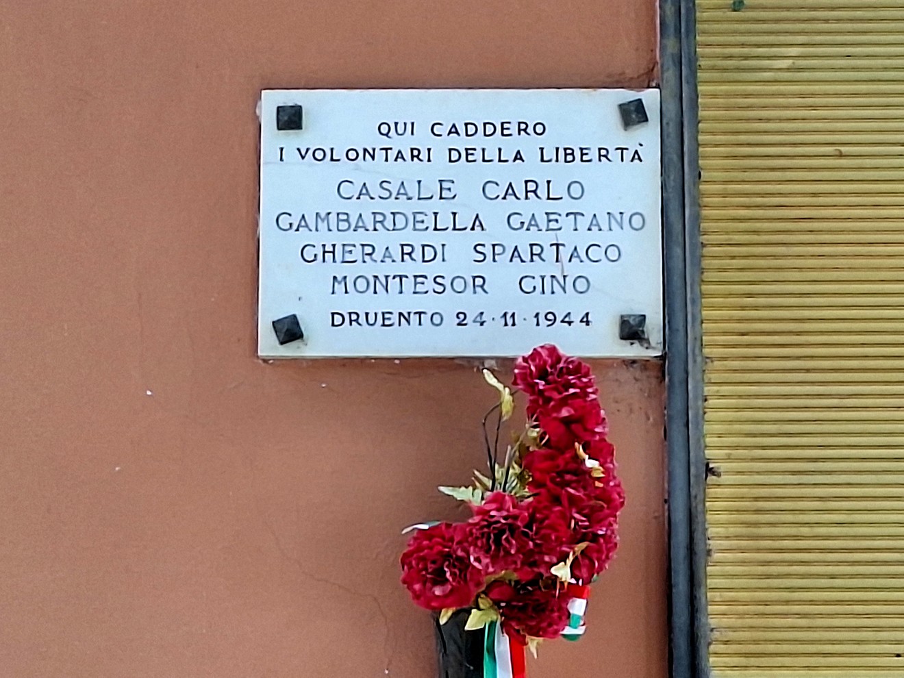 Lapide a Casale, Gambardella, Gherardi e Montresor, Comune di Druento (TO), foto 1