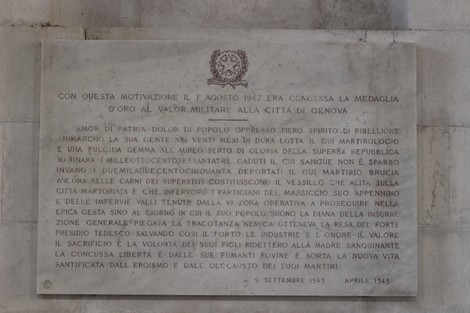 Sacrario del Ponte Monumentale, monumento commemorativo con architettura storica e atmosfera solenne.