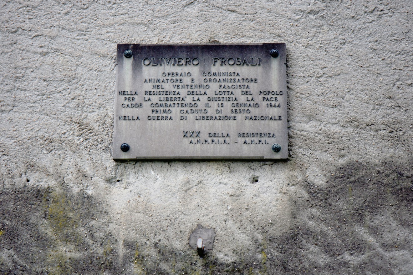 Lapide commemorativa dedicata a Oliviero Frosali, partigiano e organizzatore, caduto per la libertà nel 1944.