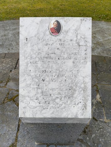 Cimitero militare italiano di Zehlendorf, con lapidi commemorative e paesaggio curato.