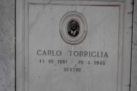 Sacrario dei partigiani di Torbella, commemorazione di Carlo Torriglia, con data di nascita e morte.