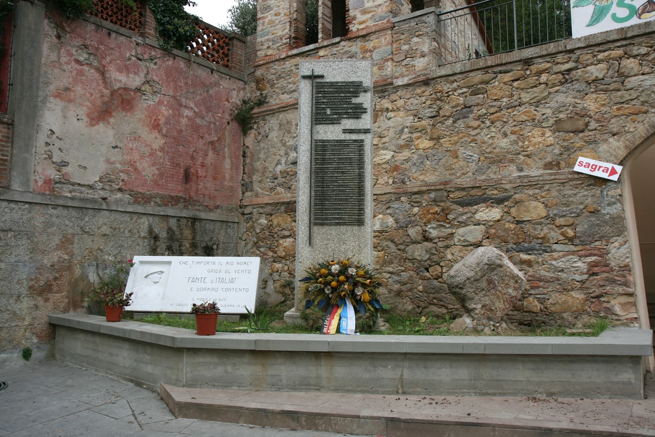 Monumento ai caduti di Piavola, dedicato alla memoria dei soldati e delle vittime di guerra.