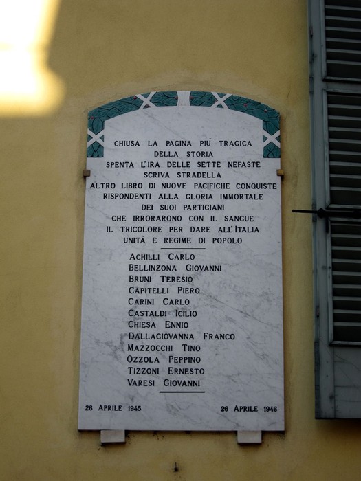 Lapide commemorativa dei caduti partigiani di Stradella, onore ai caduti per la libertà e la giustizia.