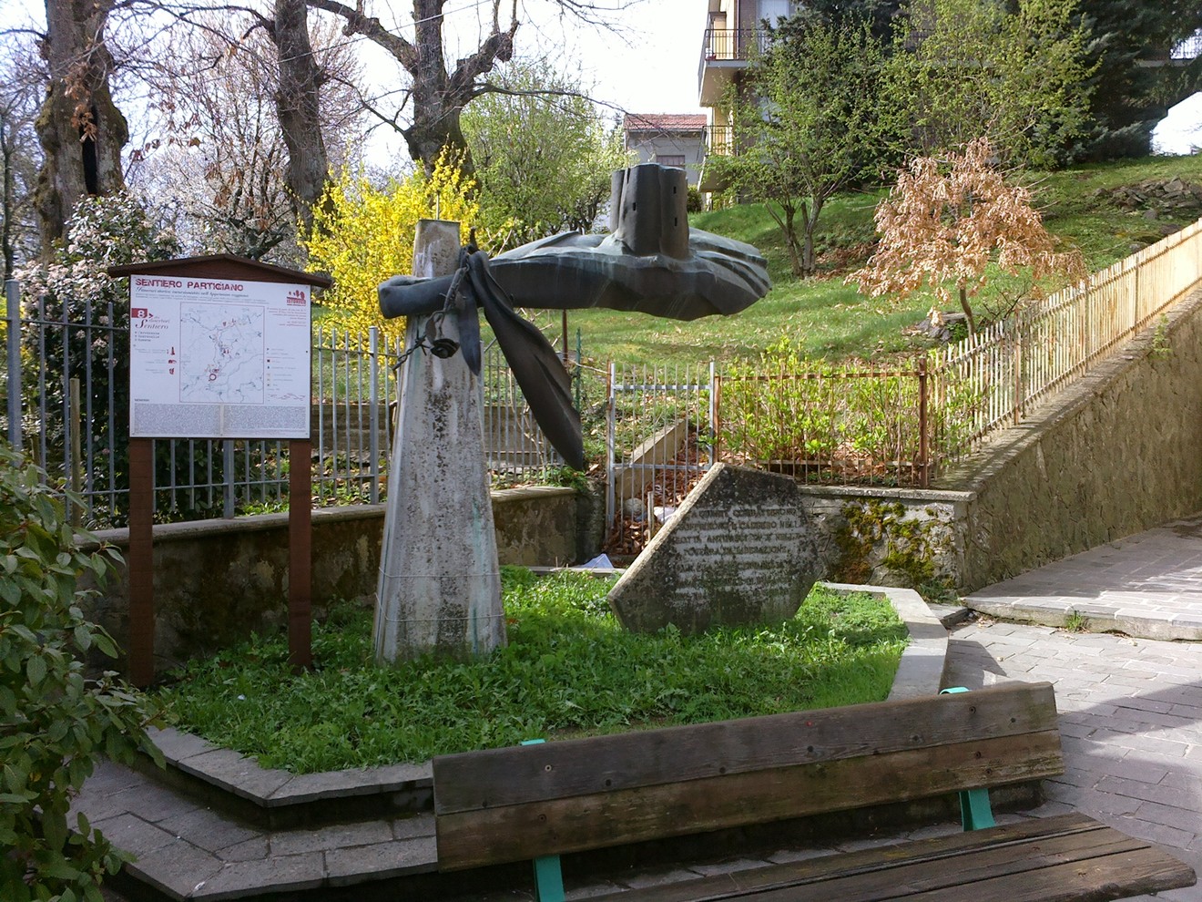 Monumento ai Caduti della Liberazione, Cervarezza: un simbolo di memoria e onore per i combattenti della libertà.
