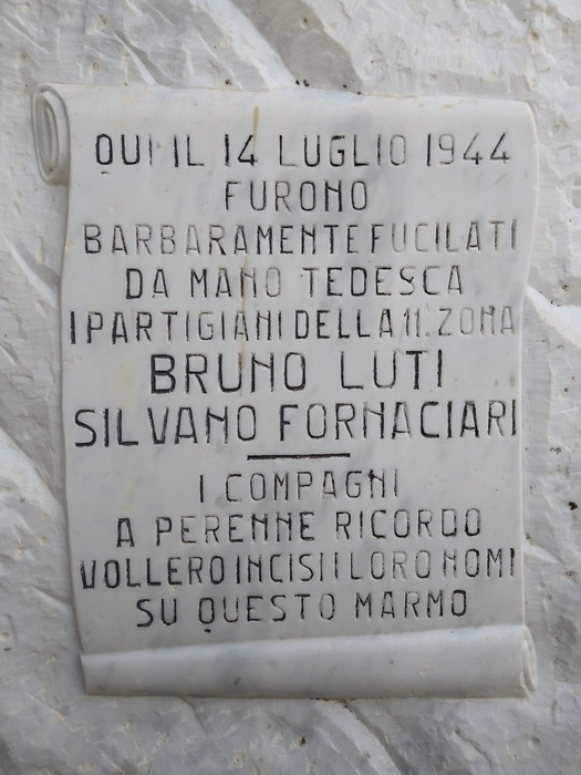 Cippo commemorativo per Bruno Luti e Silvano Fornaciari, fucilati il 14 luglio 1944 dai nazisti.