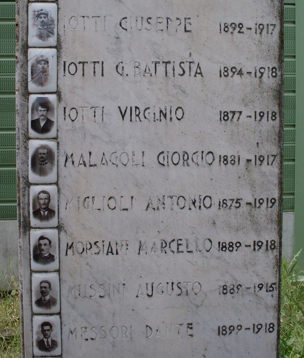 Monumento ai Caduti di Villa Bagno, commemorazione dei soldati caduti nei conflitti mondiali.