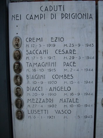 Lapidi commemorative per i caduti della Liberazione, in memoria dei soldati e delle vittime di guerra.