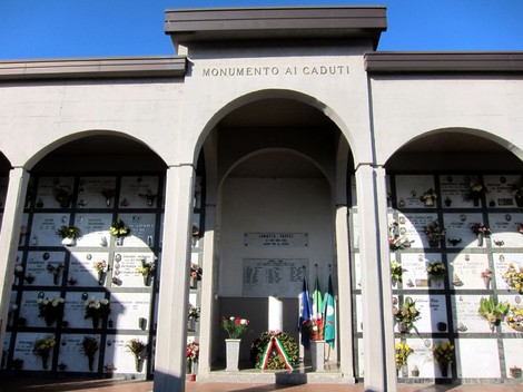 Monumento ai caduti di Canneto Pavese, un luogo di commemorazione e rispetto per i defunti.