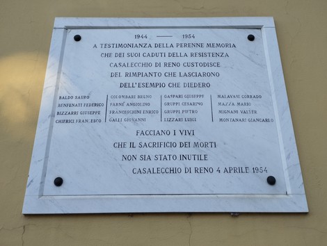 Lapide commemorativa ai caduti della Resistenza a Casalecchio di Reno, in memoria di chi ha sacrificato la vita.