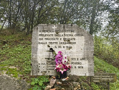 Monumento dedicato alle vittime dell'eccidio di San Martino, commemorando il tragico evento del 30 settembre 1944.