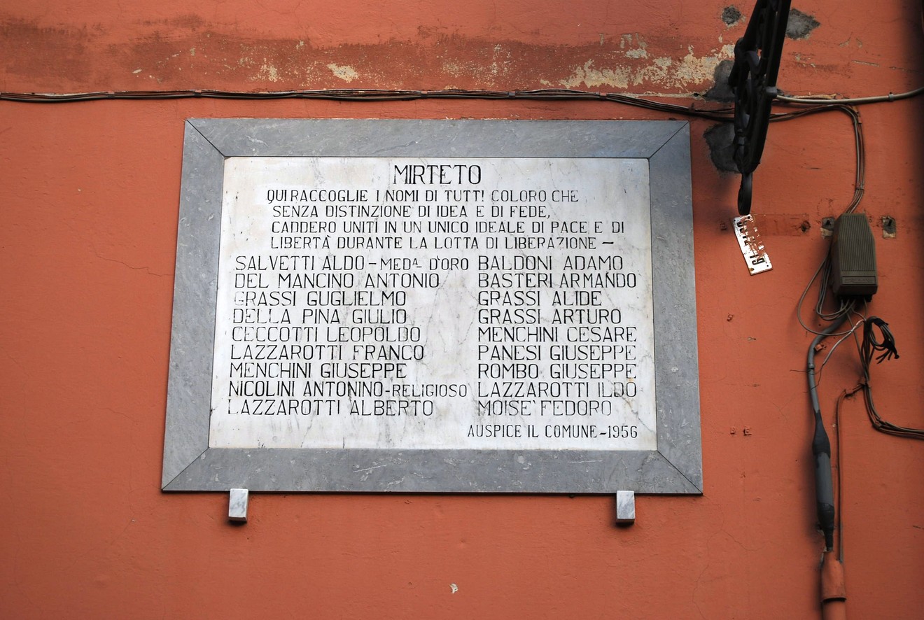 Lapide commemorativa a Mirteto, in onore dei caduti per la libertà e la pace.