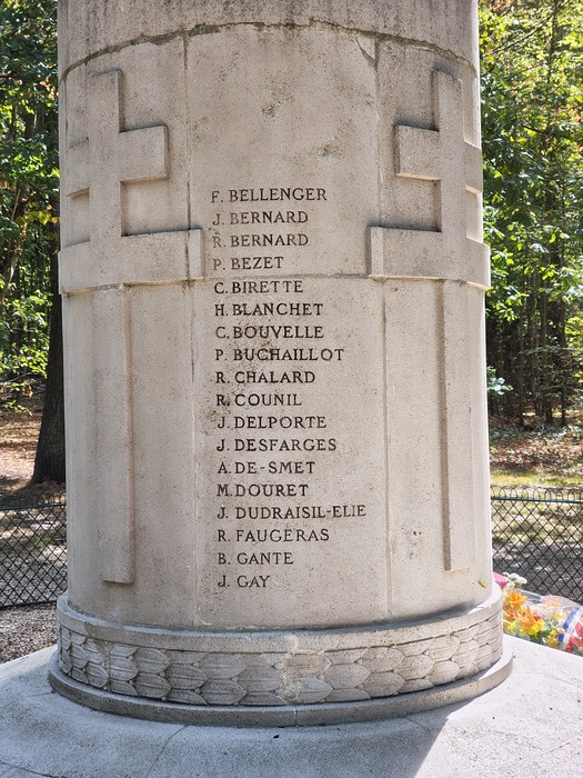Monumento ai fucilati della cascata del Bois de Boulogne, Francia, foto 3
