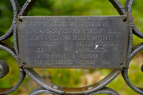 Croce commemorativa in onore del sacrificio dei volontari di C. Battisti, giugno 1944, Salada Antonino e Violi.