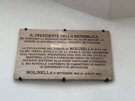Lapide commemorativa per la medaglia di bronzo al valore militare assegnata a Molinella.