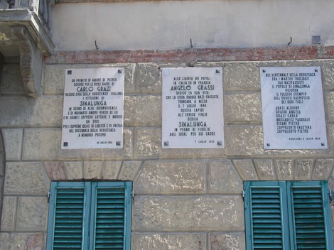 Lapide commemorativa dedicata a Carlo Grazi e Angelo Grassi, situata a Sinalunga.