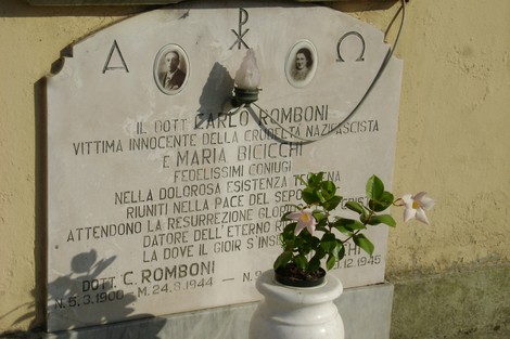 Sepolcro di Romboni, in memoria del dott. Carlo Romboni e Maria Bicicchi, vittime della crocetta nazista.