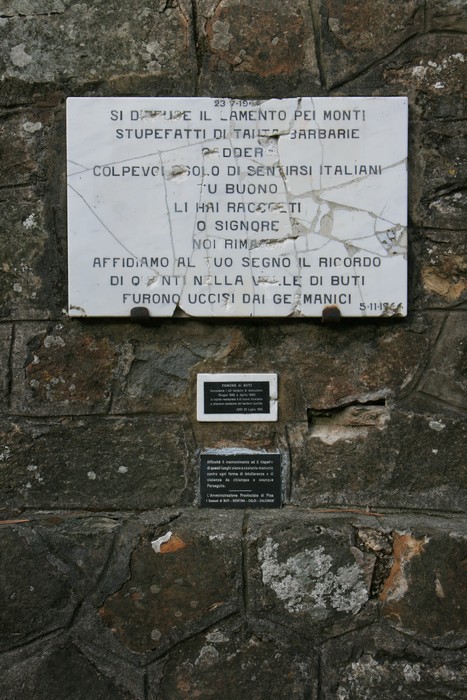 Monumento dell'eccidio di Piavola, commemorazione delle vittime e della memoria storica dell'evento.