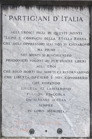 Monumento ai caduti di Vado, commemorazione dedicata ai partigiani e ai caduti per la libertà.