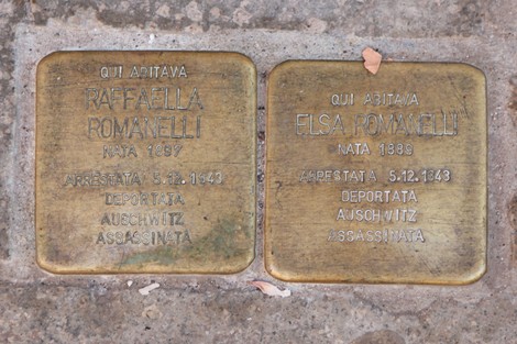 Pietre d'inciampo in memoria delle sorelle Romanelli, Raffaella ed Elsa, vittime della Shoah.