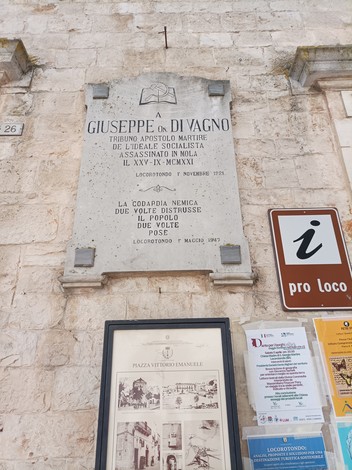 Lapide commemorativa di Giuseppe Di Vagno a Locorotondo, dedicata all'apostolo martire del socialismo.