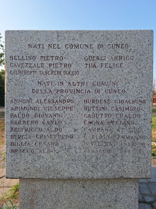 Cippo alle Medaglie d'Oro di Alessandria e Cuneo, Comune di Torino (TO), foto 4