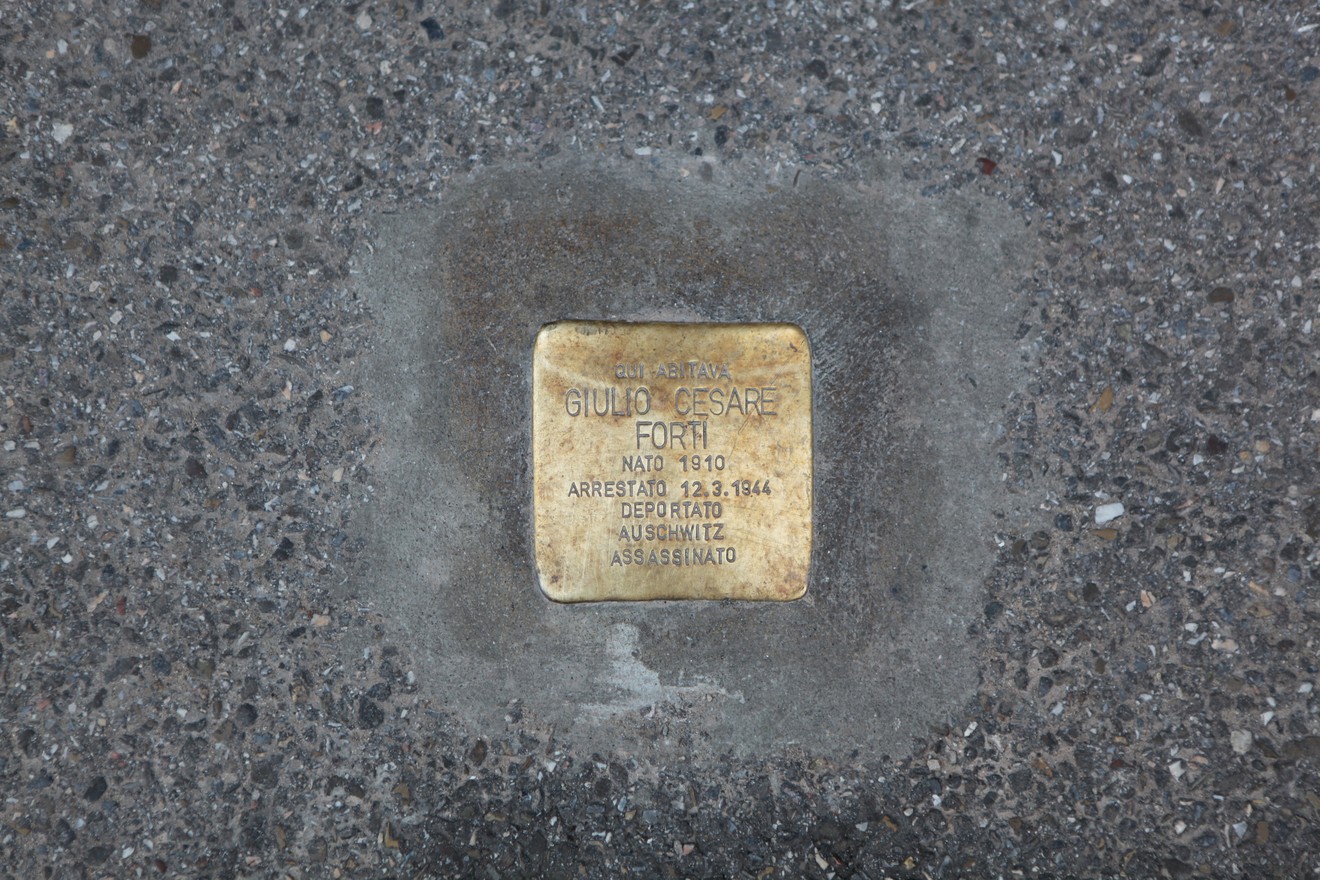Pietra d'inciampo dedicata a Giulio Cesare Forti, commemorazione di arresto e deportazione.