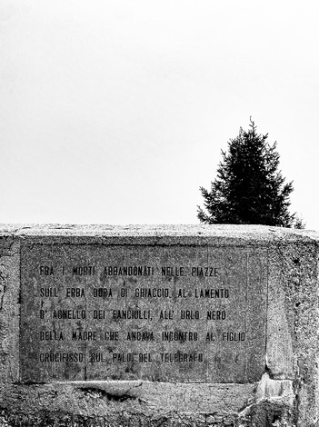 Monumento al Partigiano e alla Resistenza, simbolo di lotta e memoria storica nel contesto della Seconda Guerra Mondiale.
