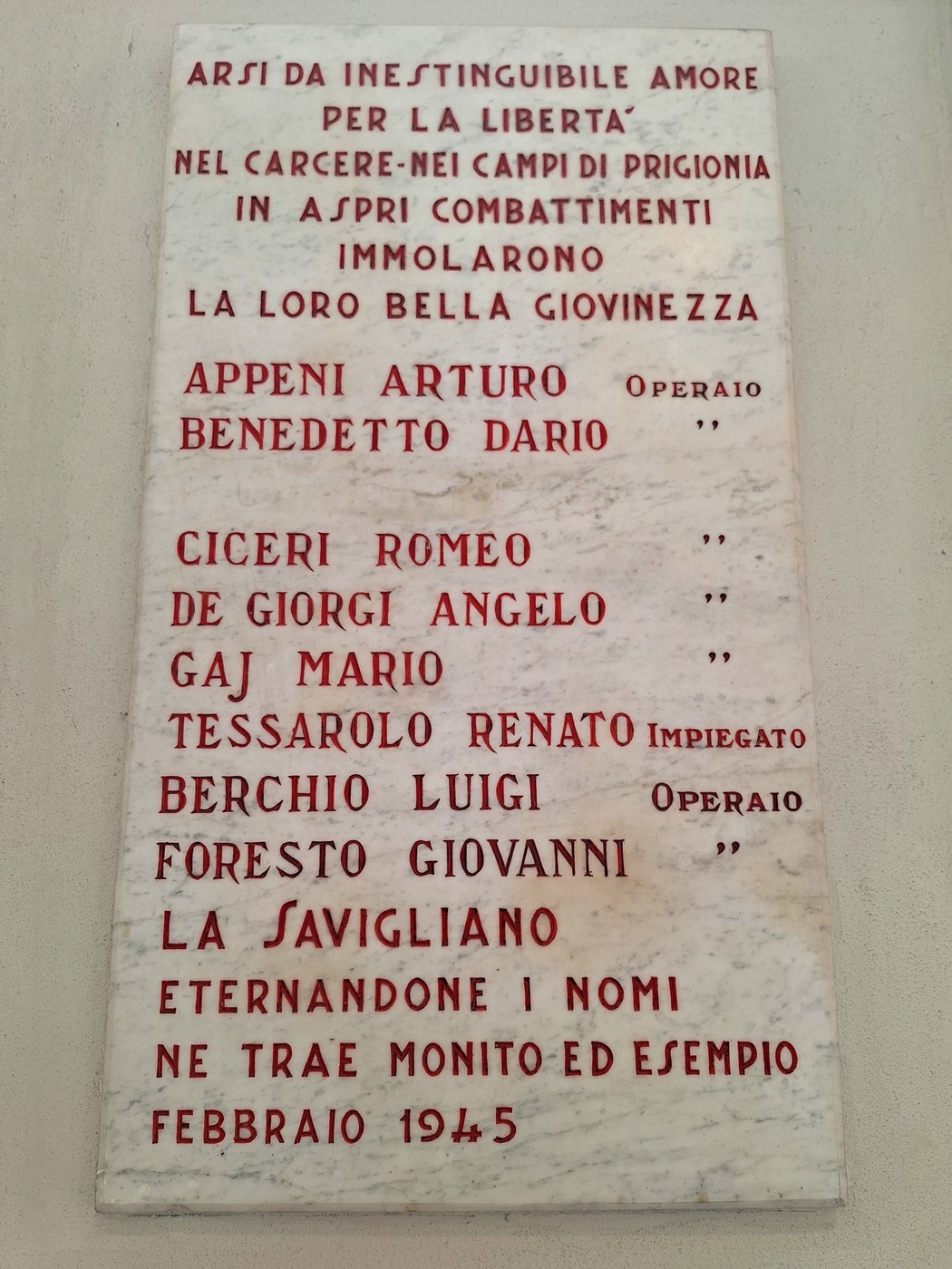 Lapidi commemorative ai partigiani delle Officine Savigliano, in onore dei caduti per la libertà.